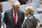 Yhdysvaltain ulkoministeri Rex Tillerson ja YK:n pääsihteeri António Guterres seisovat vastakkain