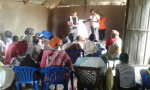 Nonviolent Peaceforcen Rami Kolehmainen antaa koulutusta lastensuojelusta Etelä-Sudanissa