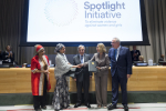 YK:n ja EU:n edustajat allekirjoittamassa Spotlight Initiative -aloitetta 