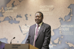 Kenian oppositiojohtaja Raila Odinga puhujanpöntössä