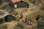 Rohingya-pakolaisia ja heidän asumuksiaan Bangladeshissa