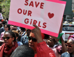 Mielenosoitus siepattujen nigerialaisten koulutyttöjen puolesta