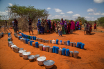 Ruoka-apua jonottavia ihmisiä Etiopiassa