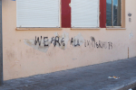 We are all immigrants -teksti seinässä