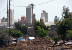 Nitzanei Shalomin kemiantehtaiden rakennuksia Tulkaremin kaupungin liepeillä Länsirannalla