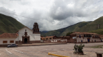 Kylämaisema Perun Andeilla. Kuvassa näkyy kirkko.