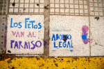 Aborttia käsittelevä graffiti Argentiinassa