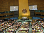 YK:n yleiskokouksen istuntosali, UN Womenin pääjohtaja Michele Bachelet vuonna 2011