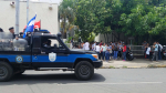 Turvallisuusjoukkojen auto, jossa Nicaraguan lippu