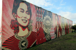 Muuriin tehty seinämaalaus, jossa Aung San Suu Kyin kuva