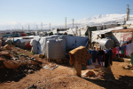Asumuksia, pyykkinaru pakolaisleirissä Libanonissa