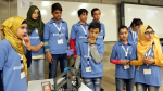 Lapsia koululuokassa opettelemassa robotiikkaa