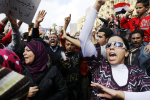 Joukko mielenosoittajia protestoimassa Egyptissä
