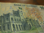 Seteliraha, jossa rakennus ja teksti Bank of Tanzania