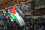 Palestiinan lippuja katukuvassa.